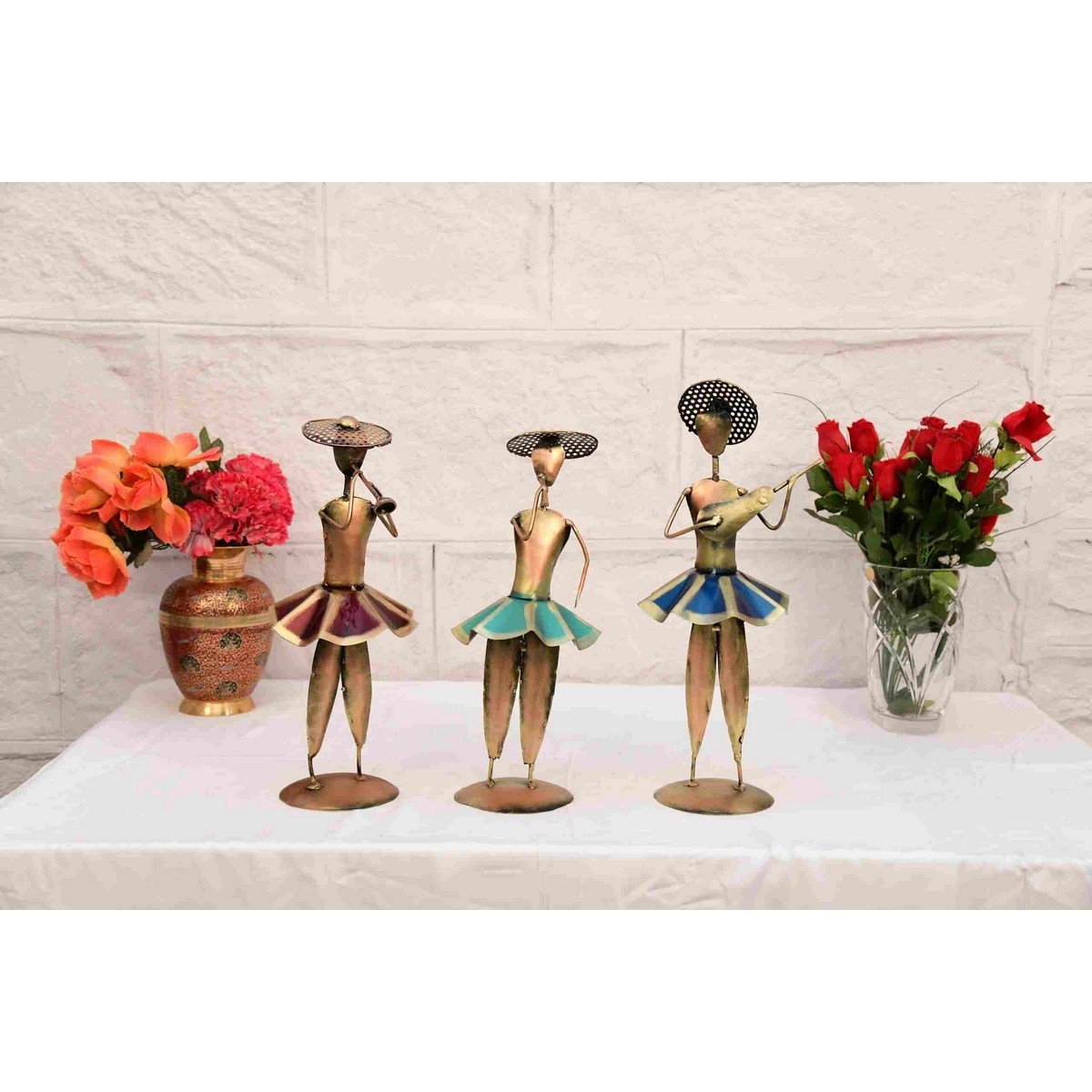 Iron Made Beach People Statues in Set of 3 for TT